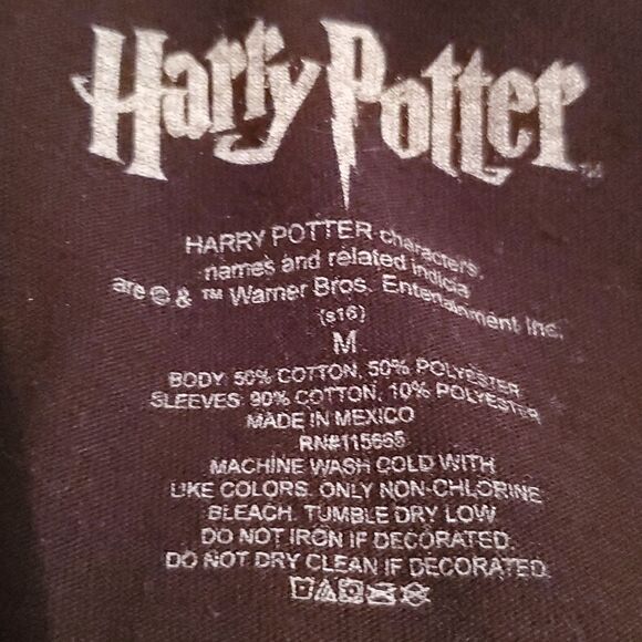 Harry Potter Gryffindor Quidoitch Team Captain Jersey Size Medium - Picture 7 of 7